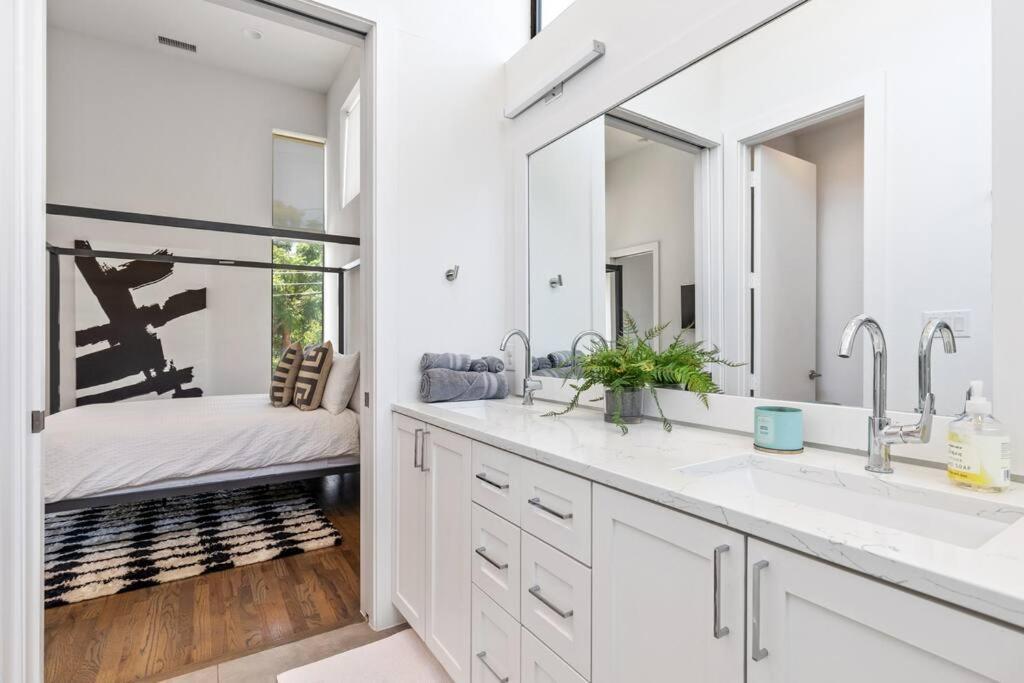 Beautiful Perfectly Located Luxury 2 Bed Townhome Dallas Eksteriør billede